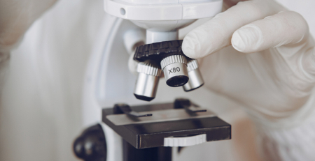 SELECT-COMPARE: resultados de eficácia e de segurança de upadacitinib ou adalimumab ao final de três anos